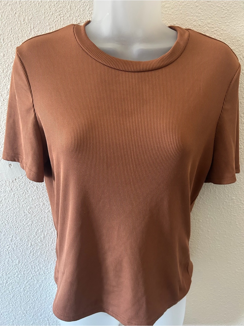 Classic Ribbed Short-Sleeve Top in Rust